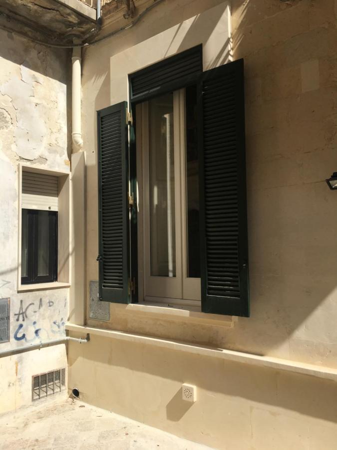 Lo Scrigno Barocco Bed & Breakfast เลชเช ภายนอก รูปภาพ
