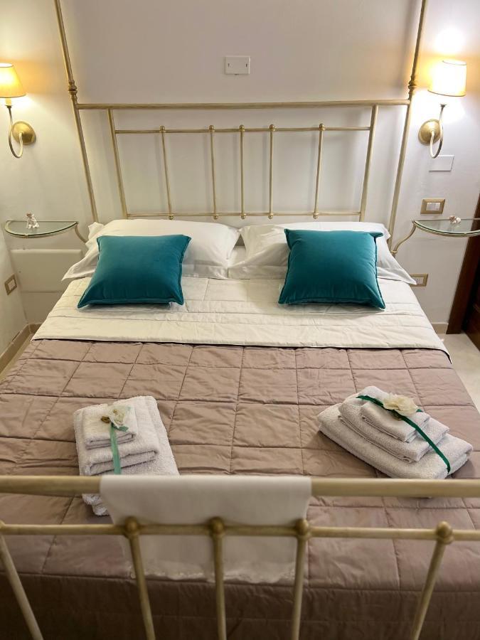 Lo Scrigno Barocco Bed & Breakfast เลชเช ภายนอก รูปภาพ